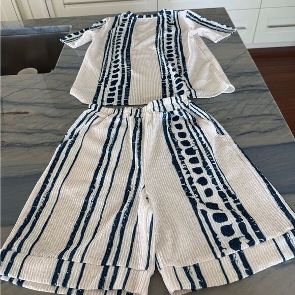 Striped Blue and White Women's Bermuda Shorts and matching top. Never worn. Smal - Picture 1 of 6